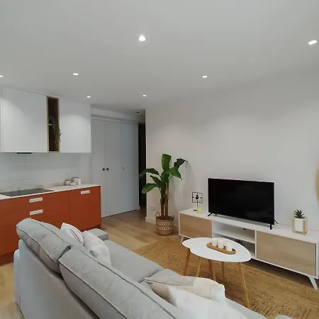 Junto A Ayuntamiento Y Playa *