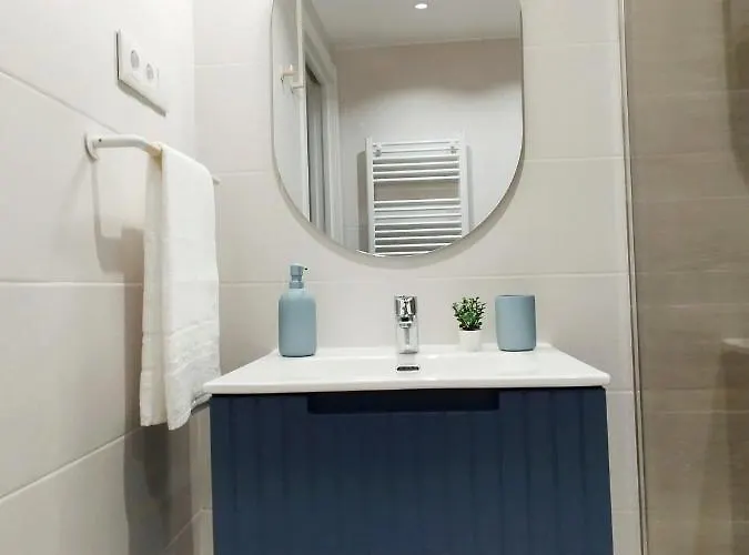 Junto A Ayuntamiento Y Playa *