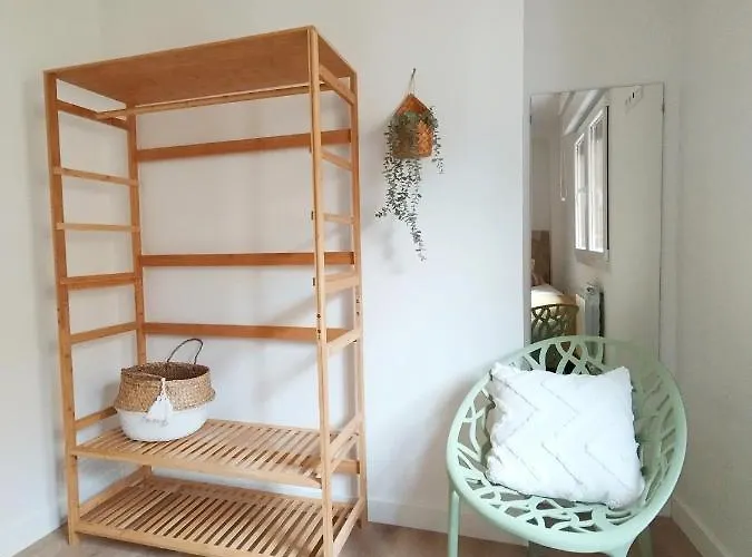 Junto A Ayuntamiento Y Playa