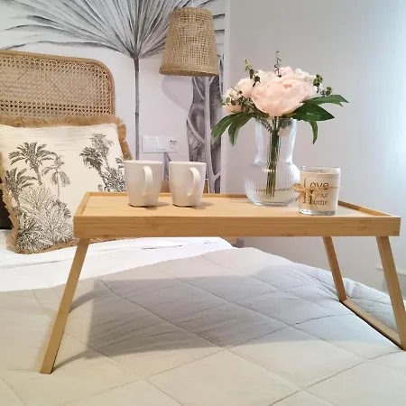 Junto A Ayuntamiento Y Playa