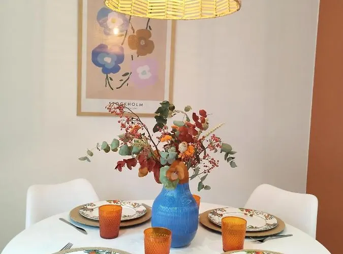 Junto A Ayuntamiento Y Playa Gijón